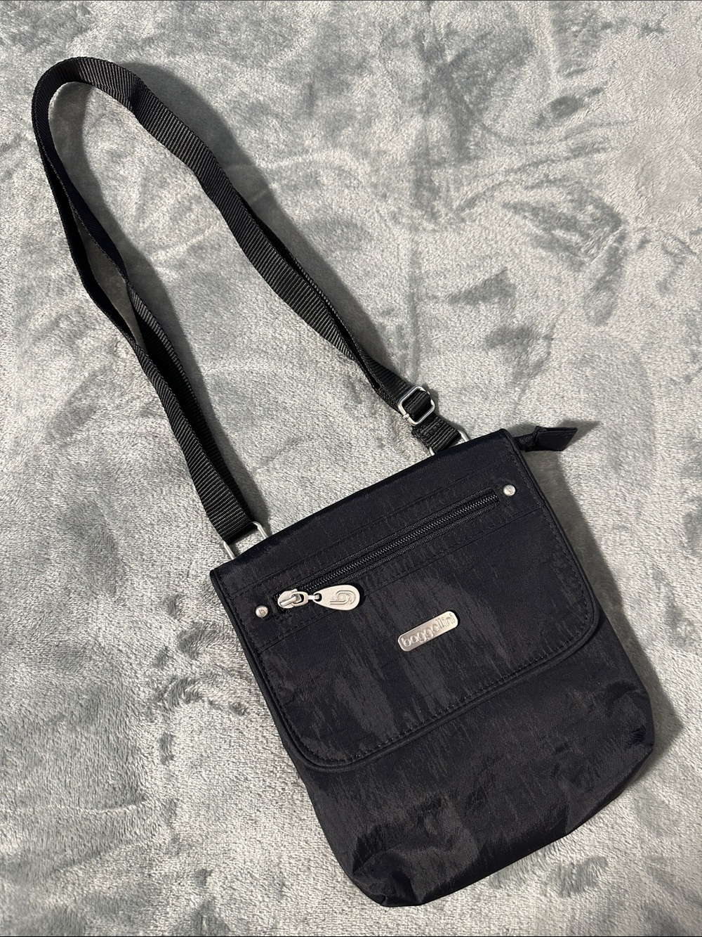 EUC Baggallini Black Compact Nylon Crossbody Bag 🦋